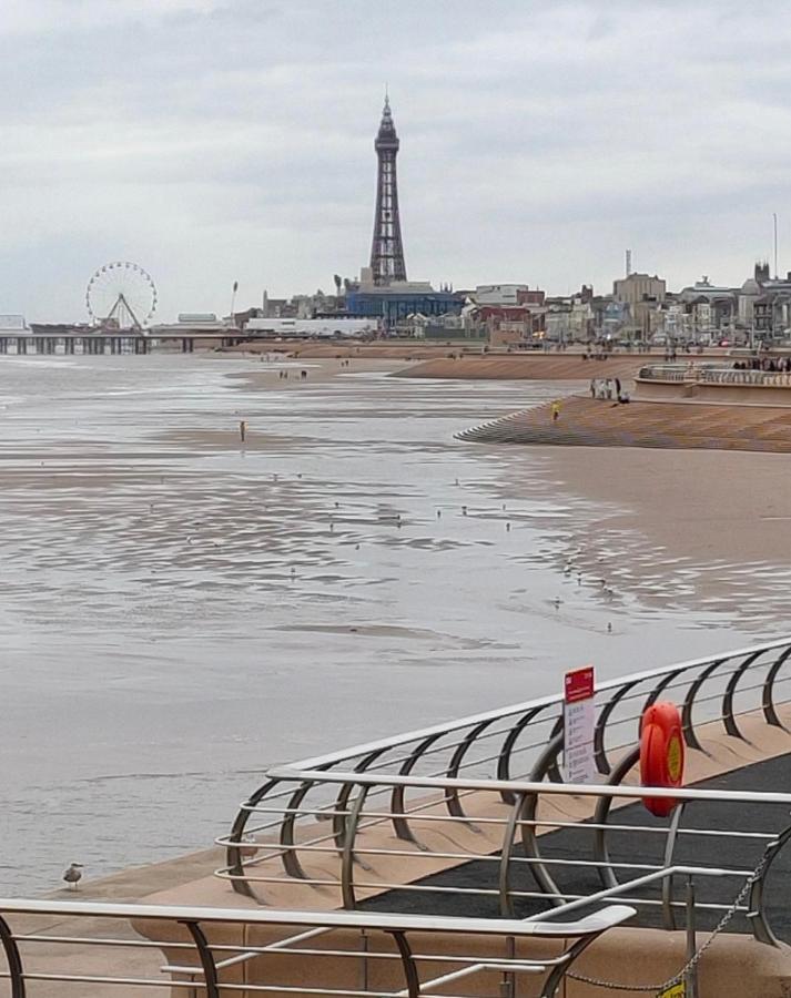 Bed and Breakfast By The Seaside Blackpool Zewnętrze zdjęcie